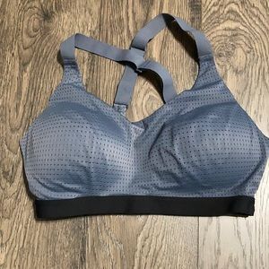 Victoria Sport - Sports Bra 32 DD